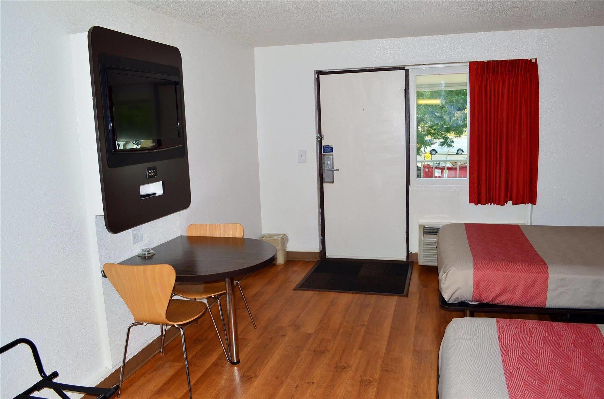 Motel 6 Boston South - Braintree Exterior foto