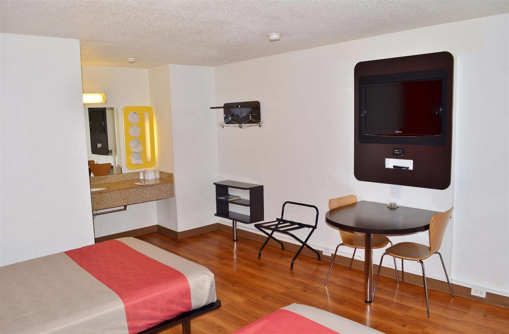 Motel 6 Boston South - Braintree Exterior foto